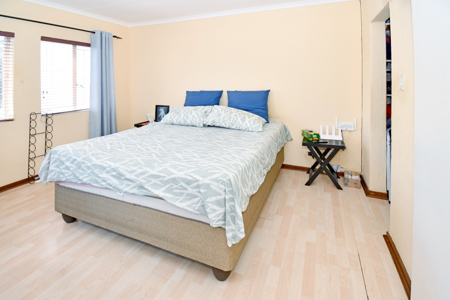 1 Bedroom Property for Sale in Corlett Gardens Gauteng