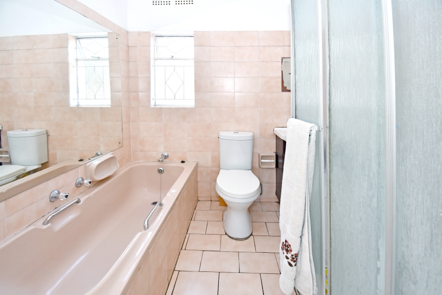 1 Bedroom Property for Sale in Corlett Gardens Gauteng