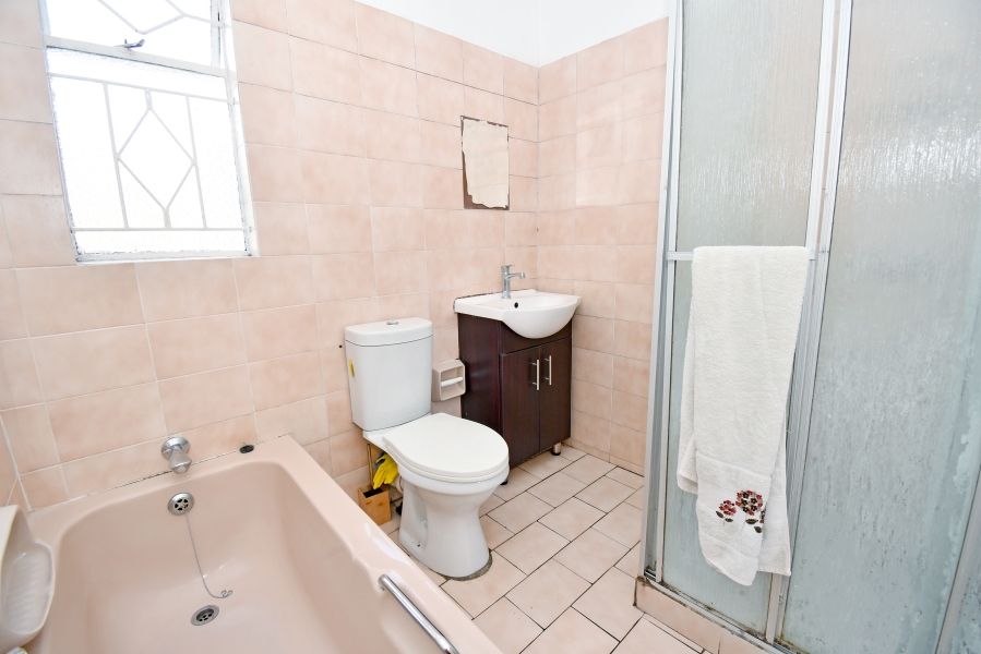 1 Bedroom Property for Sale in Corlett Gardens Gauteng