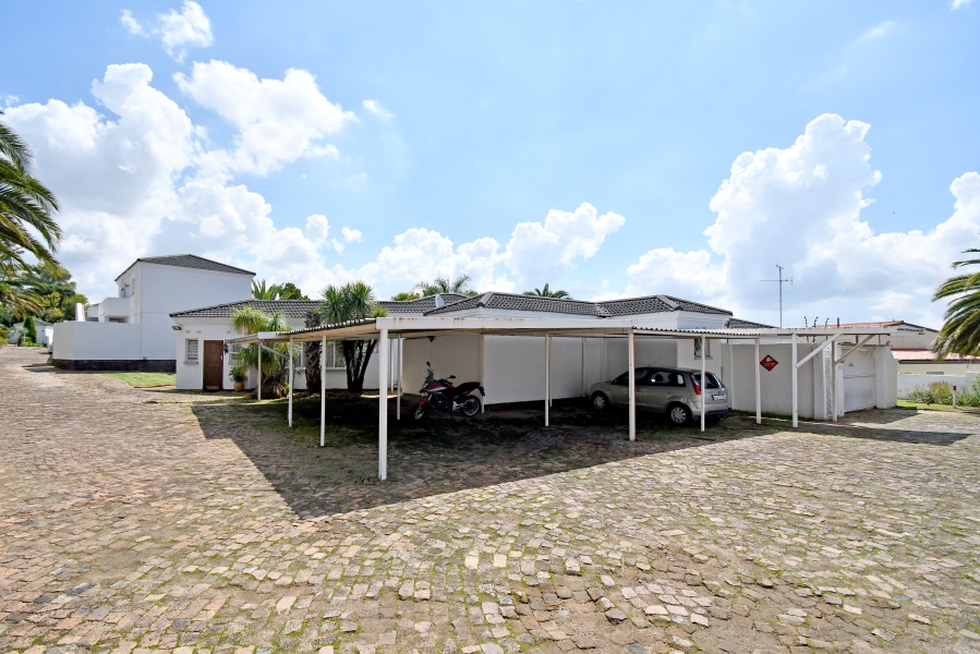 1 Bedroom Property for Sale in Corlett Gardens Gauteng