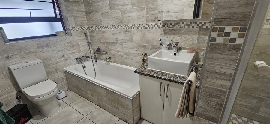 3 Bedroom Property for Sale in South Crest Gauteng