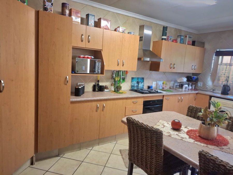 2 Bedroom Property for Sale in Robinpark Gauteng