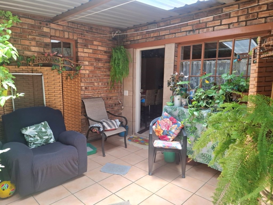 2 Bedroom Property for Sale in Robinpark Gauteng