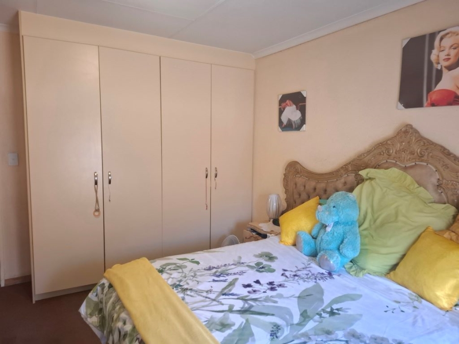 2 Bedroom Property for Sale in Robinpark Gauteng
