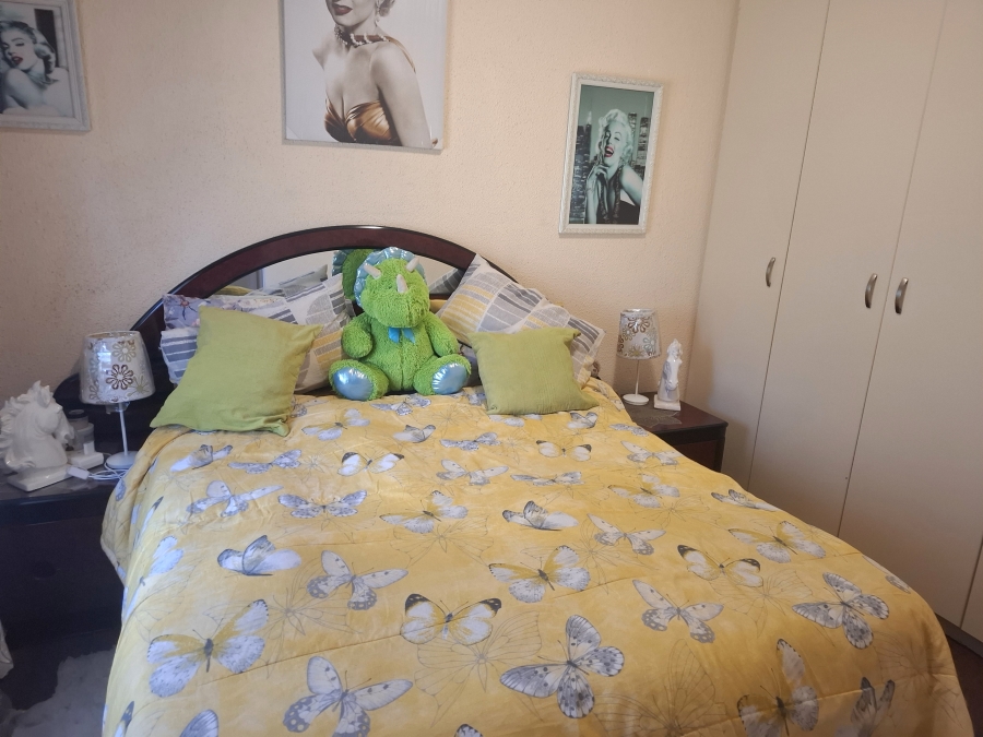 2 Bedroom Property for Sale in Robinpark Gauteng