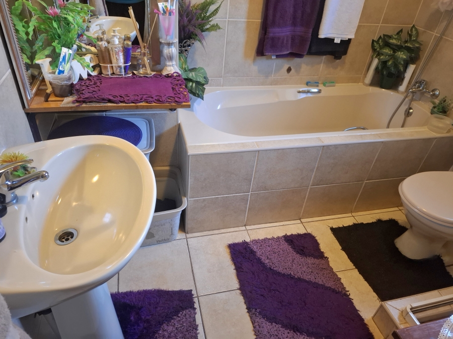 2 Bedroom Property for Sale in Robinpark Gauteng