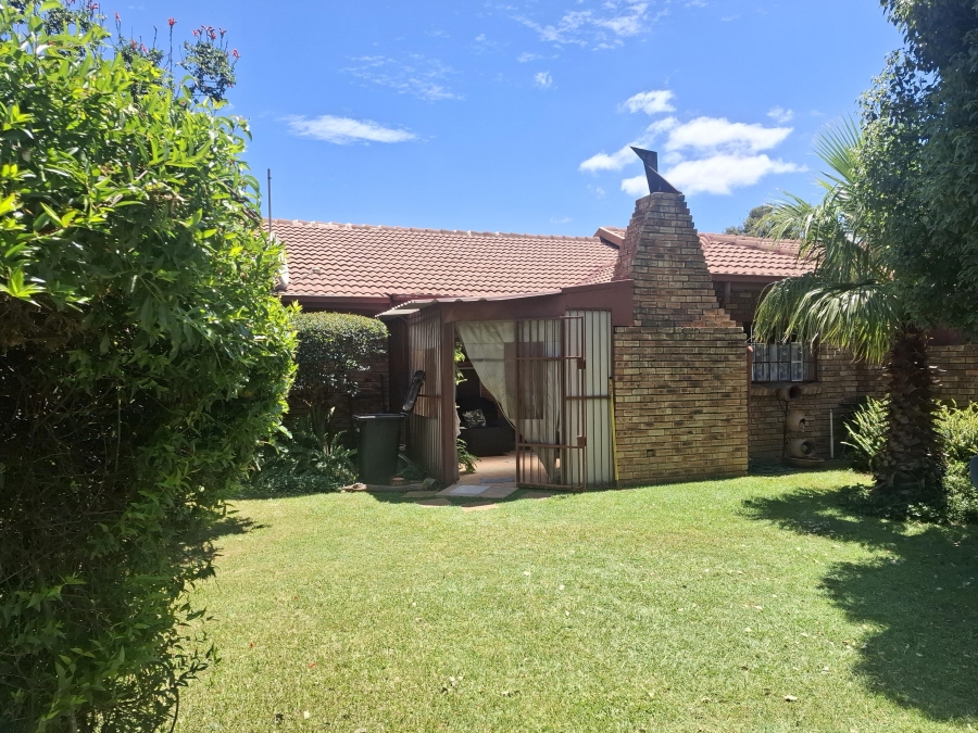 2 Bedroom Property for Sale in Robinpark Gauteng
