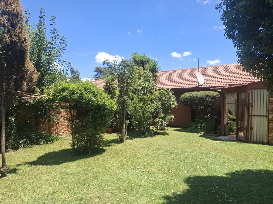 2 Bedroom Property for Sale in Robinpark Gauteng