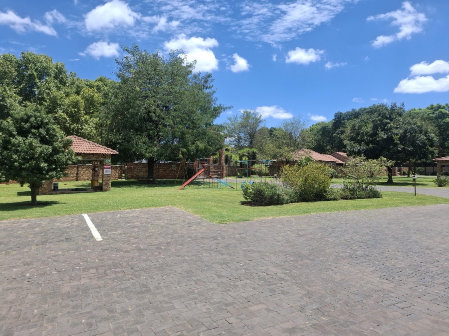 2 Bedroom Property for Sale in Robinpark Gauteng