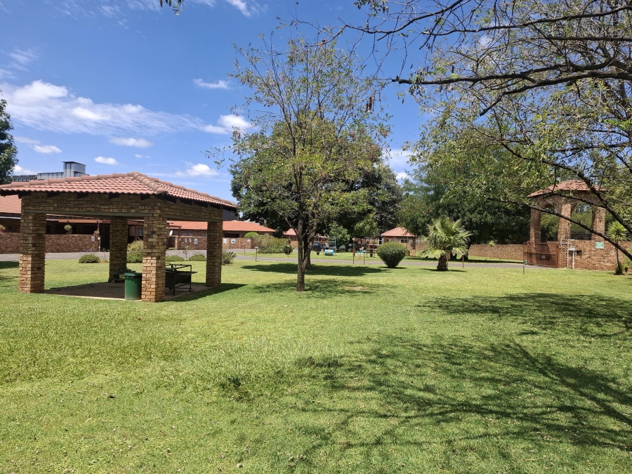 2 Bedroom Property for Sale in Robinpark Gauteng