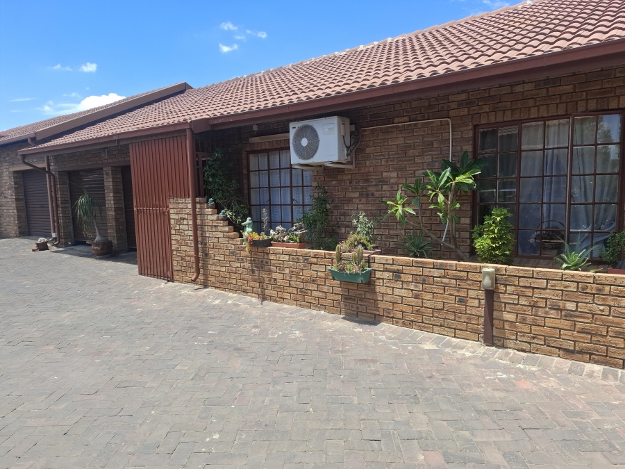 2 Bedroom Property for Sale in Robinpark Gauteng