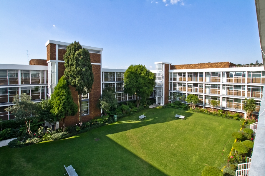 2 Bedroom Property for Sale in Dunkeld Gauteng