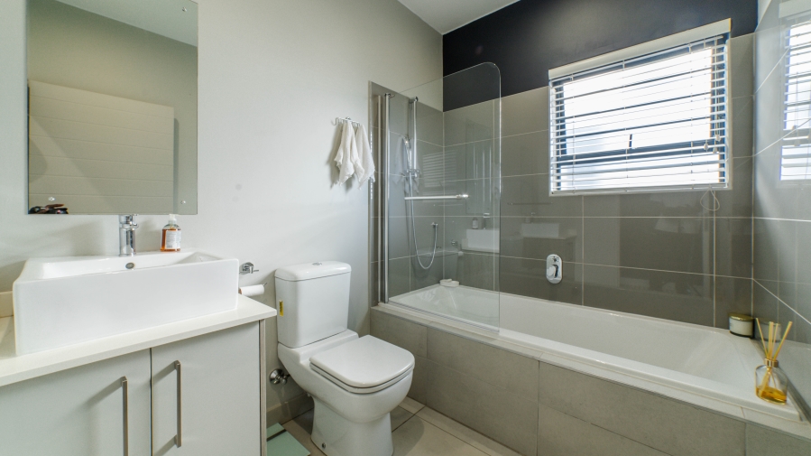 2 Bedroom Property for Sale in Broadacres Gauteng