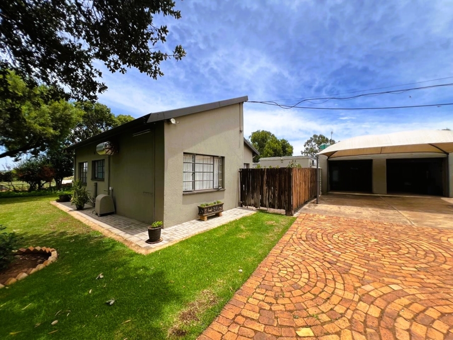 3 Bedroom Property for Sale in Helderstrome AH Gauteng