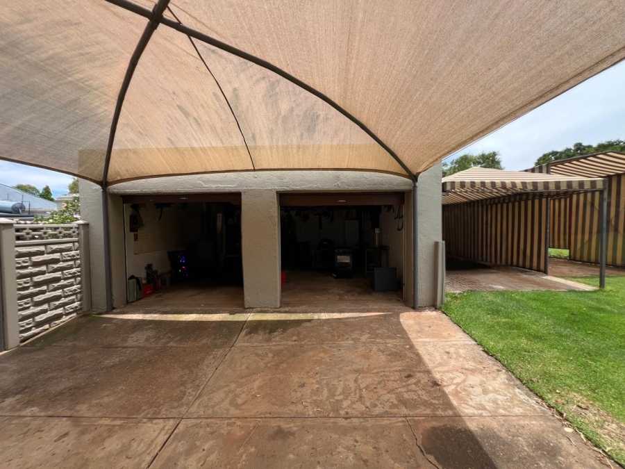 3 Bedroom Property for Sale in Helderstrome AH Gauteng