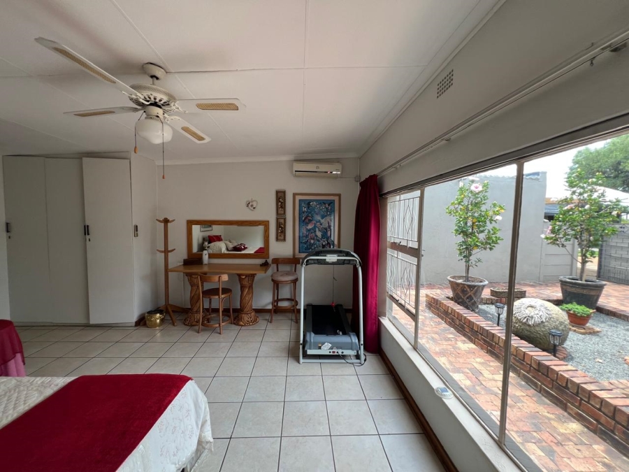 3 Bedroom Property for Sale in Helderstrome AH Gauteng