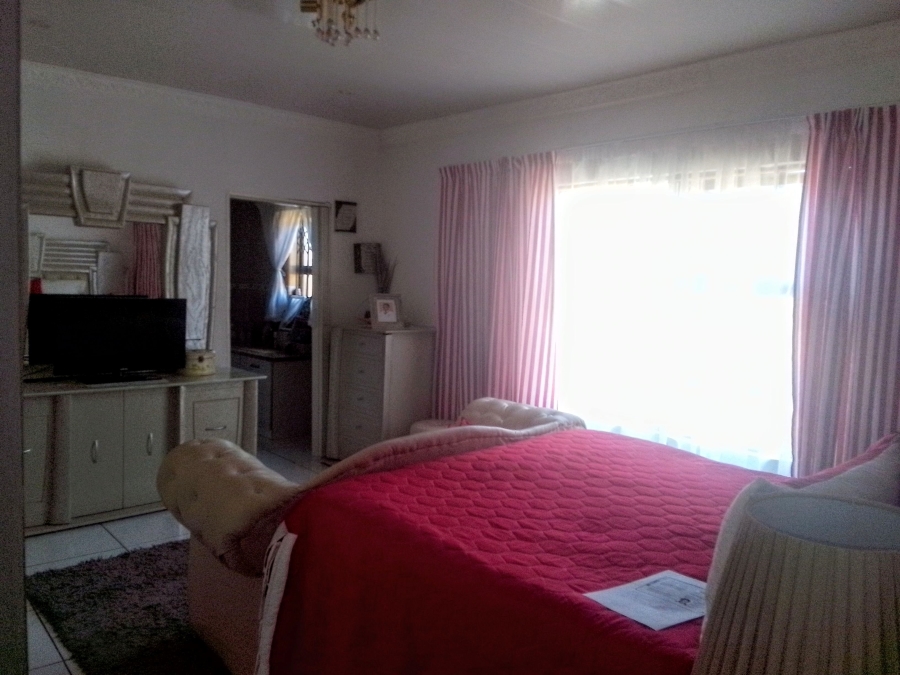 2 Bedroom Property for Sale in Kagiso Gauteng