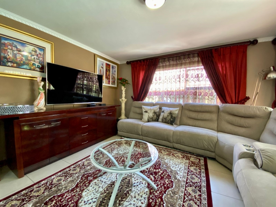 3 Bedroom Property for Sale in Erasmuskloof Gauteng