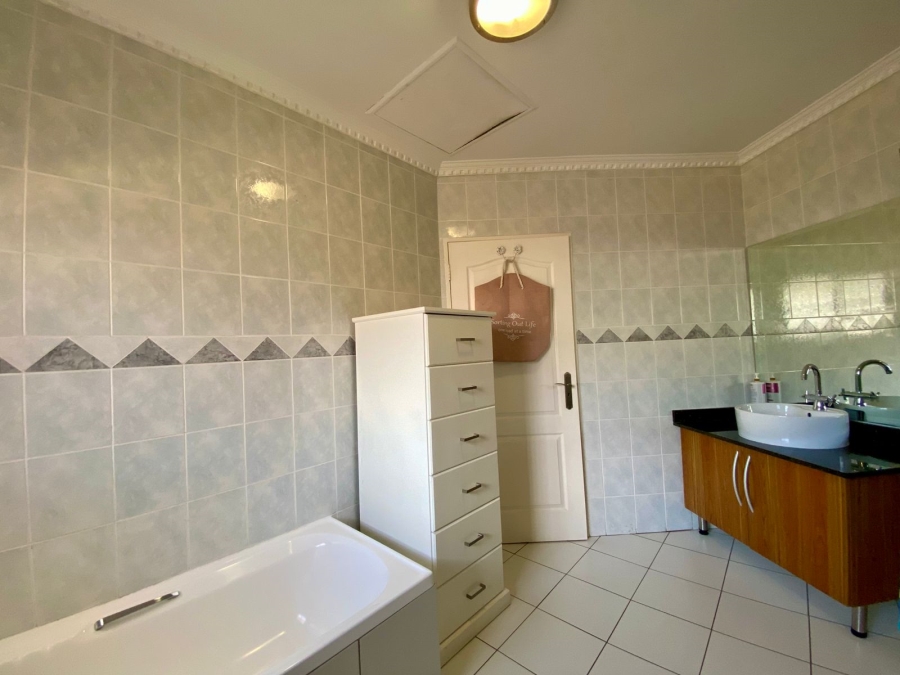 3 Bedroom Property for Sale in Erasmuskloof Gauteng