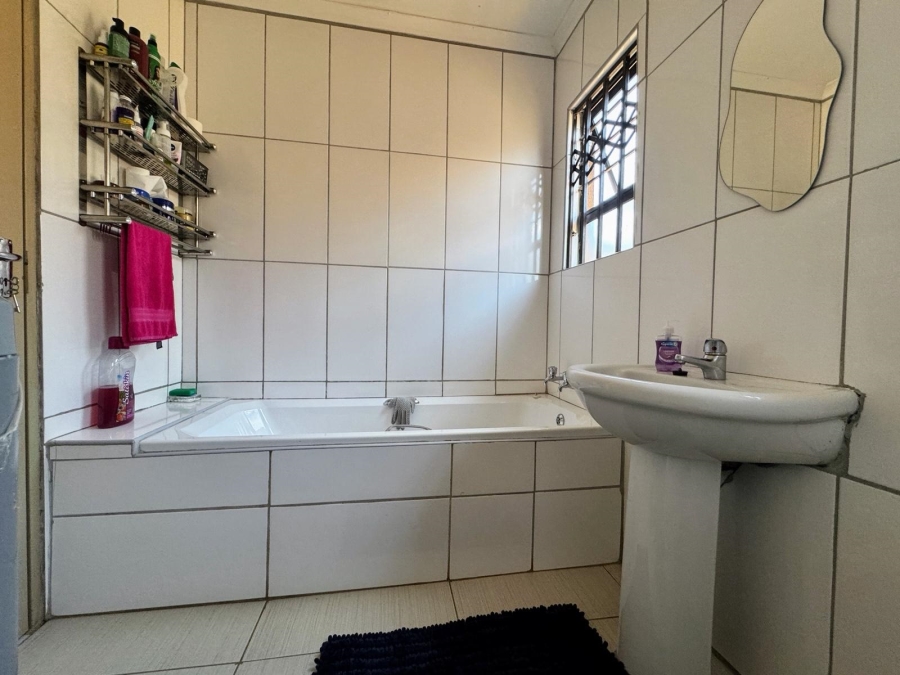 3 Bedroom Property for Sale in Soshanguve VV Gauteng