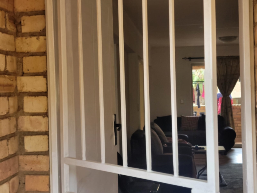 2 Bedroom Property for Sale in Wilro Park Gauteng