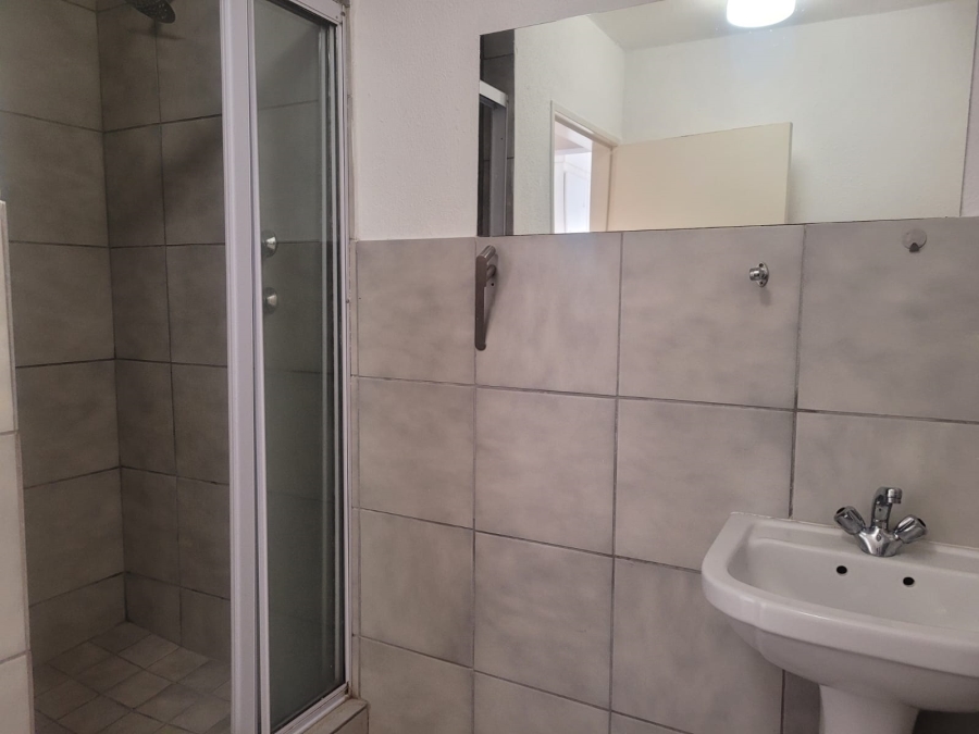 2 Bedroom Property for Sale in Wilro Park Gauteng