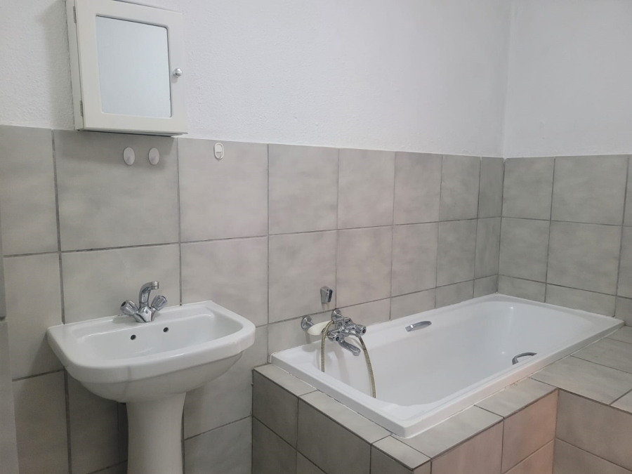 2 Bedroom Property for Sale in Wilro Park Gauteng