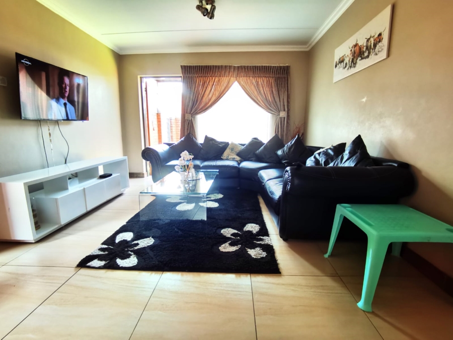 2 Bedroom Property for Sale in Andeon Gauteng