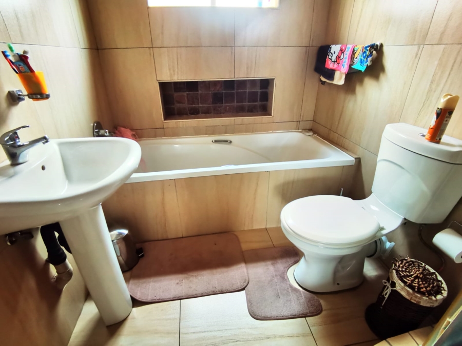 2 Bedroom Property for Sale in Andeon Gauteng