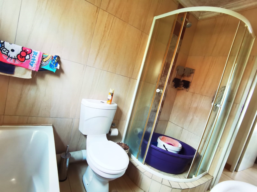 2 Bedroom Property for Sale in Andeon Gauteng