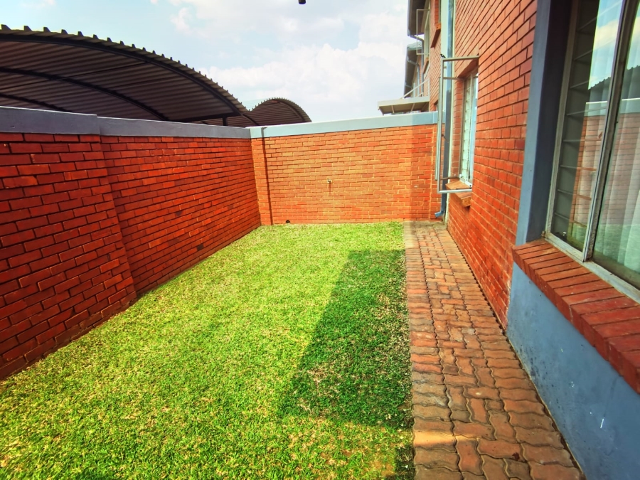 2 Bedroom Property for Sale in Andeon Gauteng