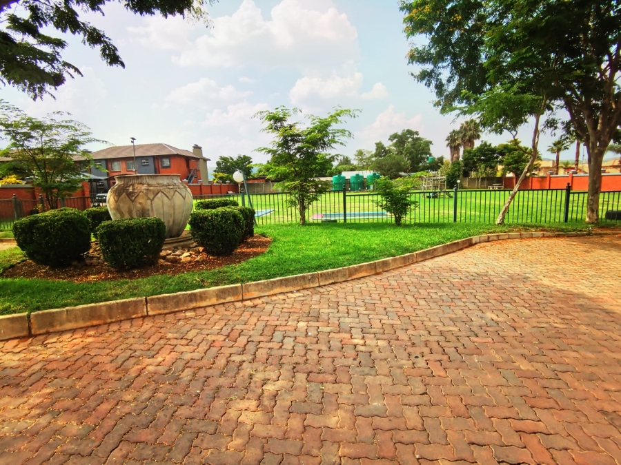 2 Bedroom Property for Sale in Andeon Gauteng