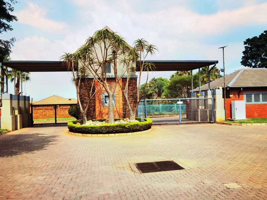 2 Bedroom Property for Sale in Andeon Gauteng