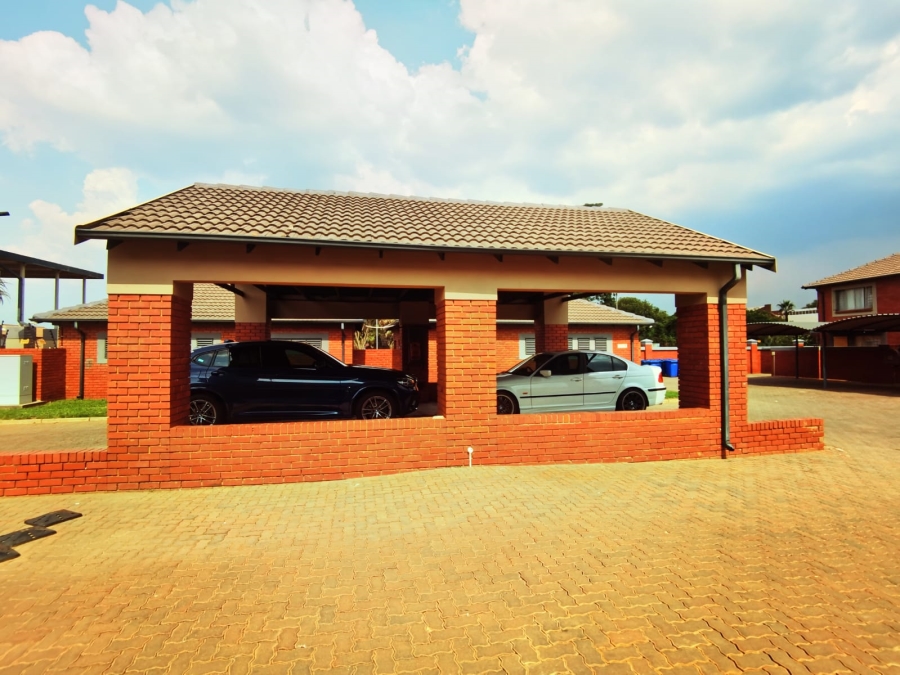 2 Bedroom Property for Sale in Andeon Gauteng