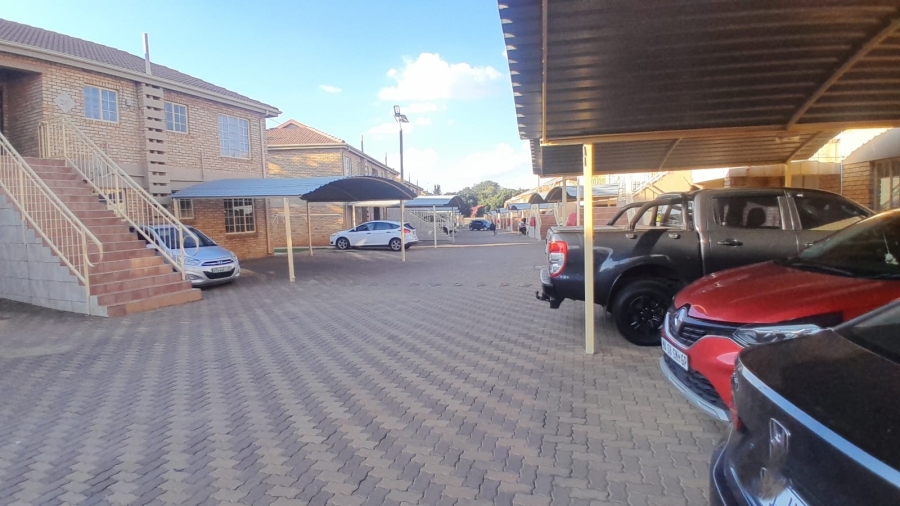 To Let 2 Bedroom Property for Rent in Helikonpark Gauteng