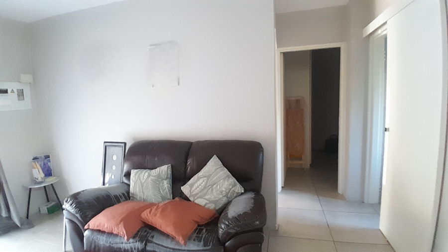 To Let 2 Bedroom Property for Rent in Helikonpark Gauteng