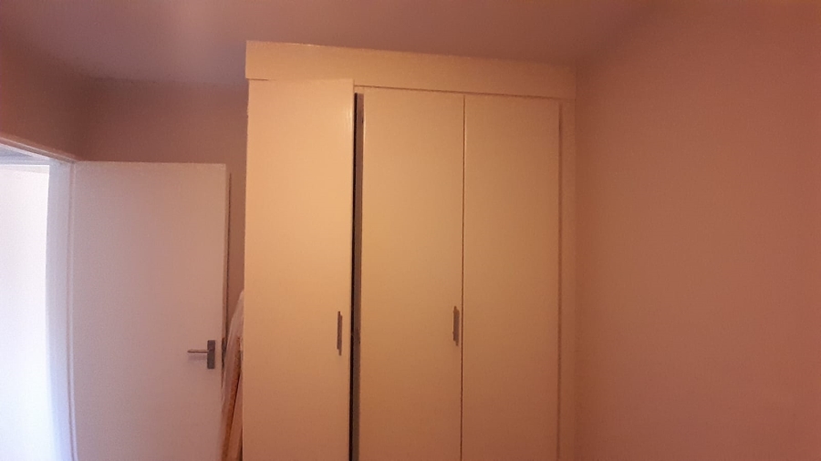 To Let 2 Bedroom Property for Rent in Helikonpark Gauteng