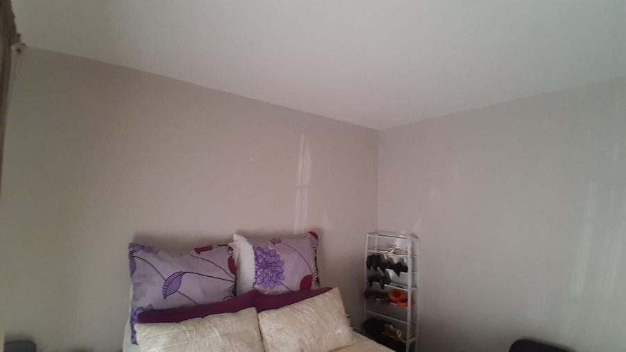 To Let 2 Bedroom Property for Rent in Helikonpark Gauteng