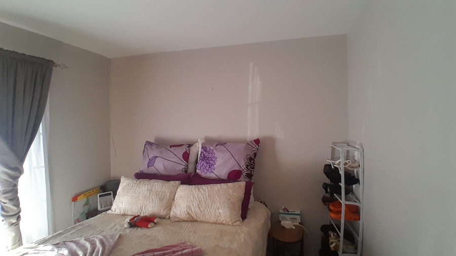 To Let 2 Bedroom Property for Rent in Helikonpark Gauteng