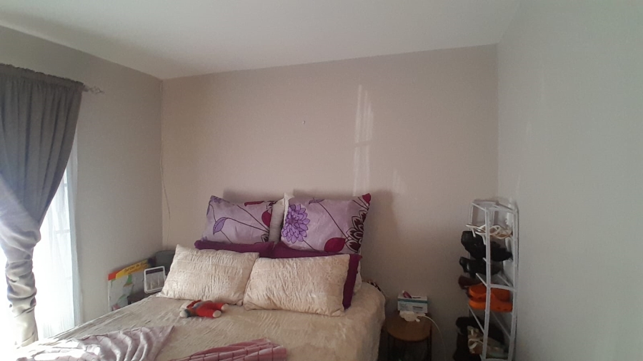 To Let 2 Bedroom Property for Rent in Helikonpark Gauteng