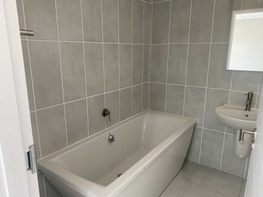 To Let 1 Bedroom Property for Rent in Mooikloof Equestrian Estate Gauteng