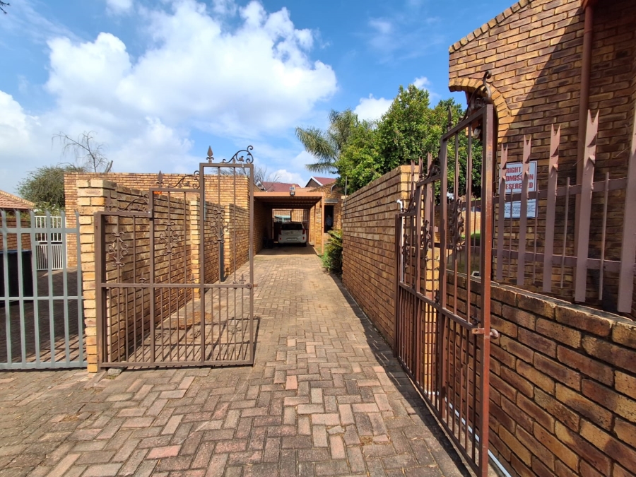 2 Bedroom Property for Sale in Birchleigh Gauteng