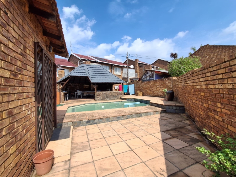 2 Bedroom Property for Sale in Birchleigh Gauteng