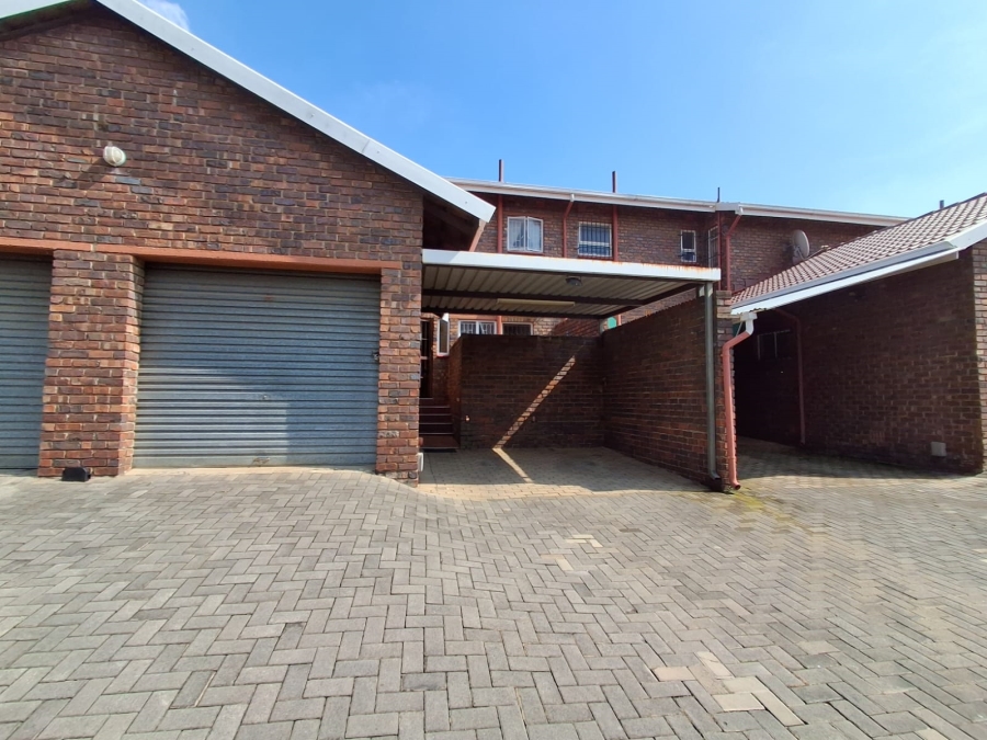 2 Bedroom Property for Sale in Birchleigh Gauteng