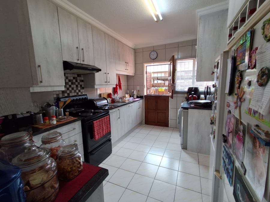 2 Bedroom Property for Sale in Birchleigh Gauteng