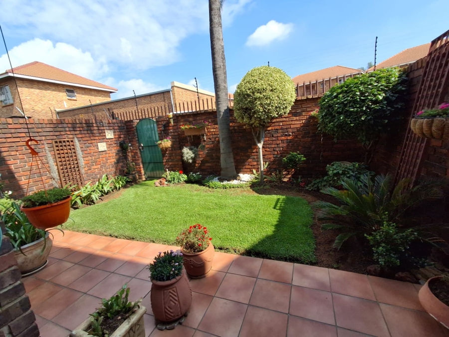 2 Bedroom Property for Sale in Birchleigh Gauteng