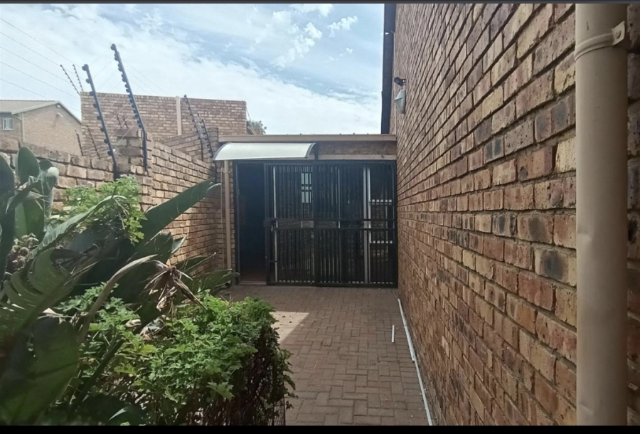 3 Bedroom Property for Sale in Terenure Gauteng