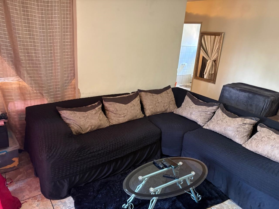 1 Bedroom Property for Sale in Silver Lakes Gauteng