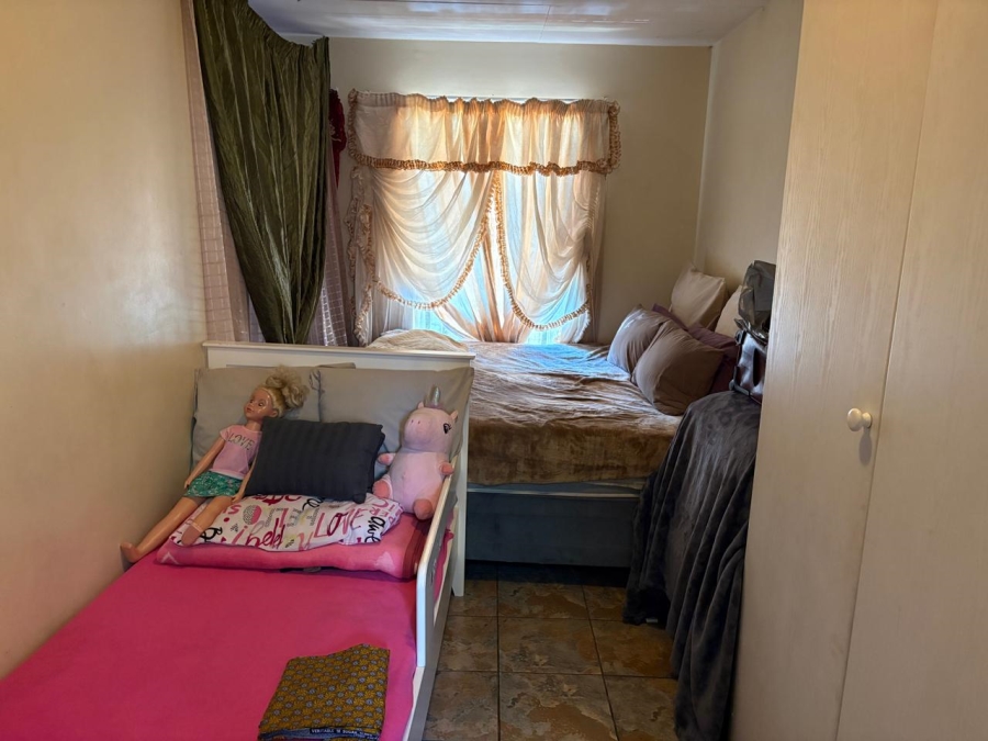1 Bedroom Property for Sale in Silver Lakes Gauteng