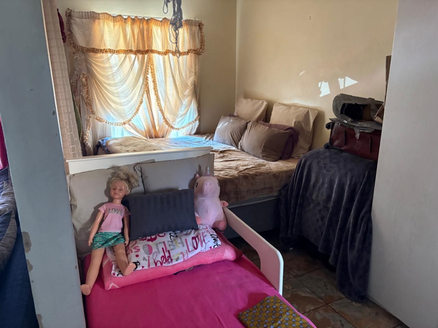 1 Bedroom Property for Sale in Silver Lakes Gauteng